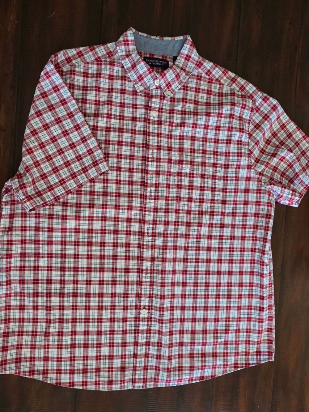 Roundtree & Yorke Red Black White Plaid Button-Down Shirt Men's XL. Great Price!